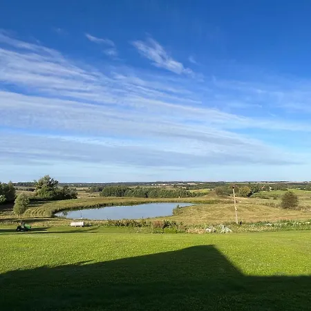 Drewniany Dom Na Wzgorzu *