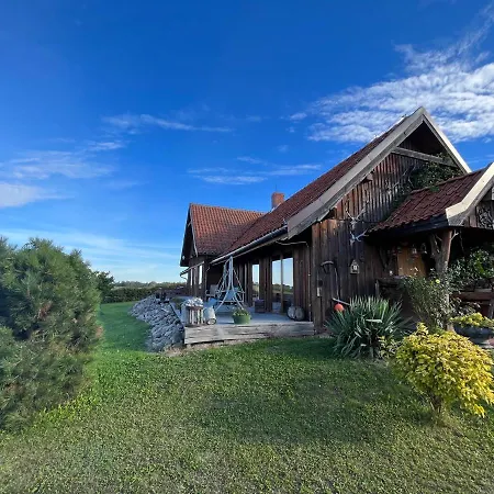 Drewniany Dom Na Wzgorzu