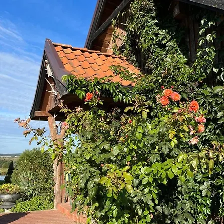 Farm stay Drewniany Dom Na Wzgorzu *